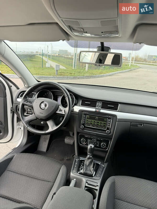 Універсал Skoda Superb 2014 в Дніпрі