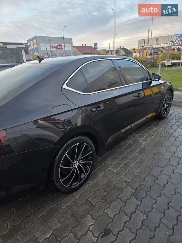 Лифтбек Skoda Superb 2016 в Мукачево