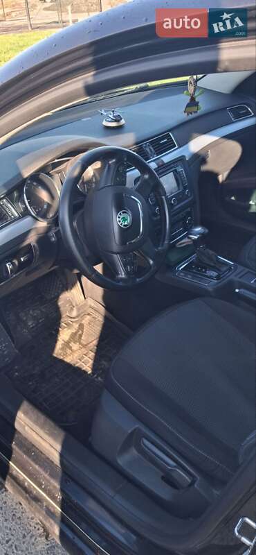 Універсал Skoda Superb 2011 в Калуші