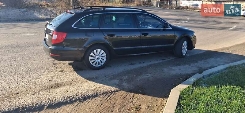 Універсал Skoda Superb 2011 в Калуші