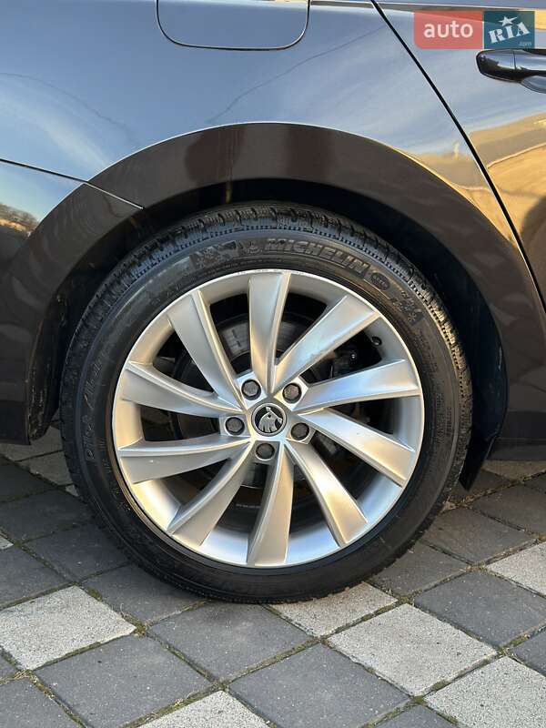 Ліфтбек Skoda Superb 2018 в Стрию