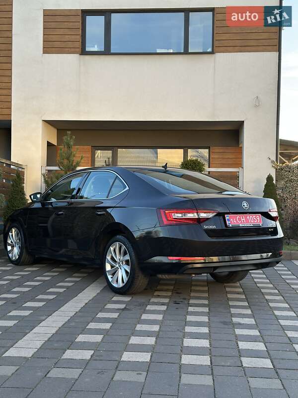 Ліфтбек Skoda Superb 2018 в Стрию