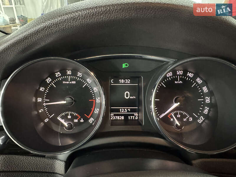 Универсал Skoda Superb 2012 в Кременце