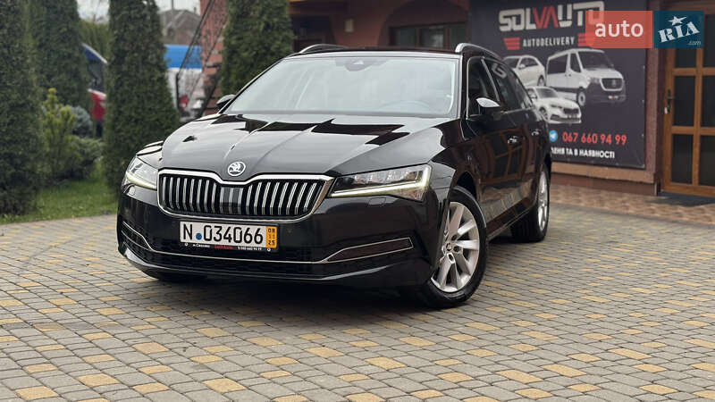 Универсал Skoda Superb 2022 в Сваляве