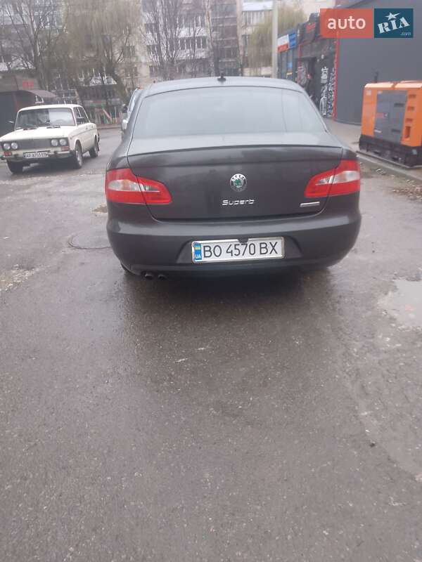 Лифтбек Skoda Superb 2011 в Тернополе