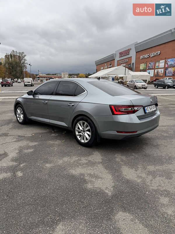 Лифтбек Skoda Superb 2016 в Киеве