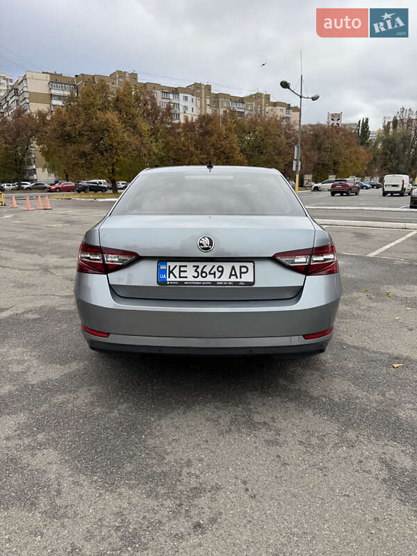 Лифтбек Skoda Superb 2016 в Киеве