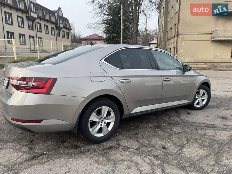 Лифтбек Skoda Superb 2016 в Харькове