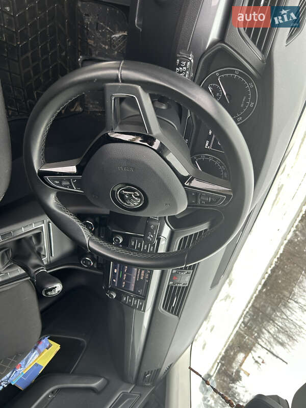 Лифтбек Skoda Superb 2016 в Мостиске