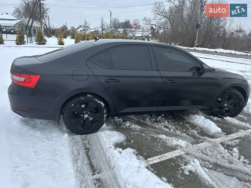 Лифтбек Skoda Superb 2016 в Мостиске