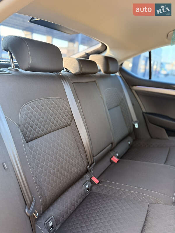 Ліфтбек Skoda Superb 2015 в Дрогобичі