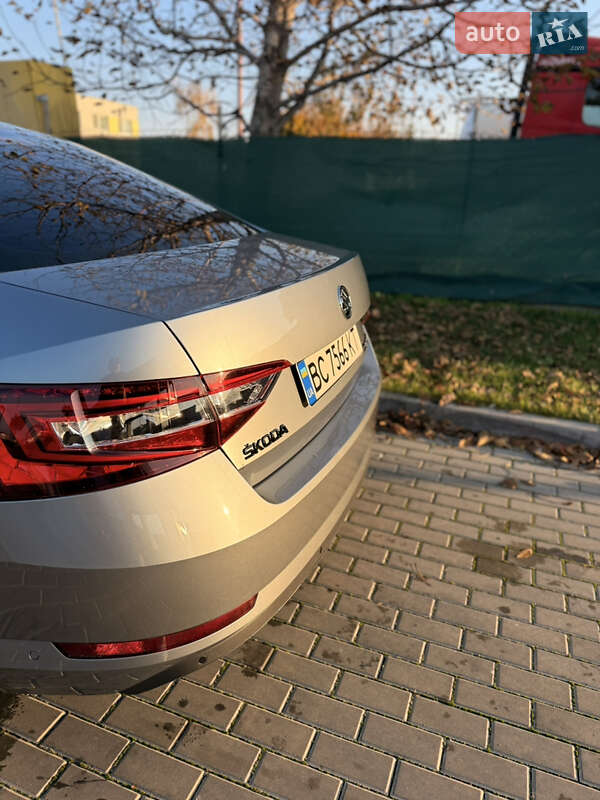 Ліфтбек Skoda Superb 2015 в Дрогобичі