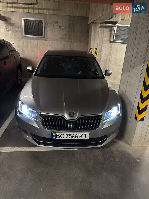 Ліфтбек Skoda Superb 2015 в Дрогобичі