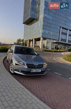 Лифтбек Skoda Superb 2015 в Дрогобыче