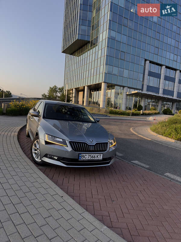Ліфтбек Skoda Superb 2015 в Дрогобичі