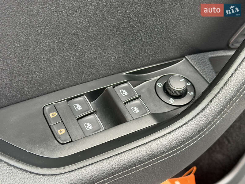 Ліфтбек Skoda Superb 2019 в Стрию