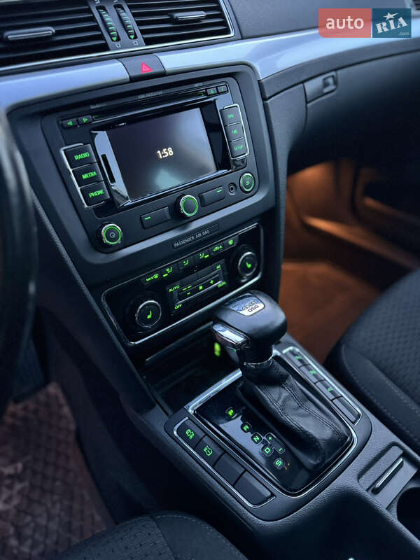 Универсал Skoda Superb 2011 в Почаеве