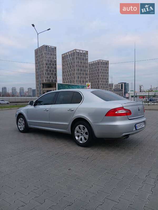Лифтбек Skoda Superb 2013 в Киеве