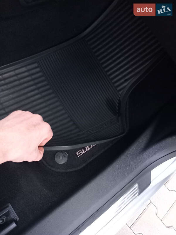 Лифтбек Skoda Superb 2013 в Киеве