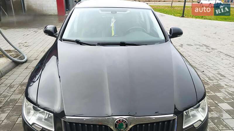 Ліфтбек Skoda Superb 2012 в Виноградові