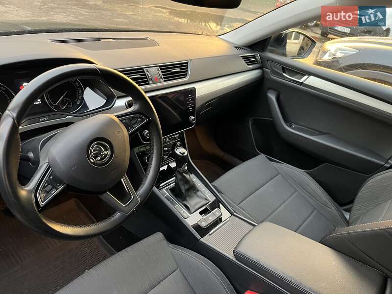 Універсал Skoda Superb 2018 в Золочеві