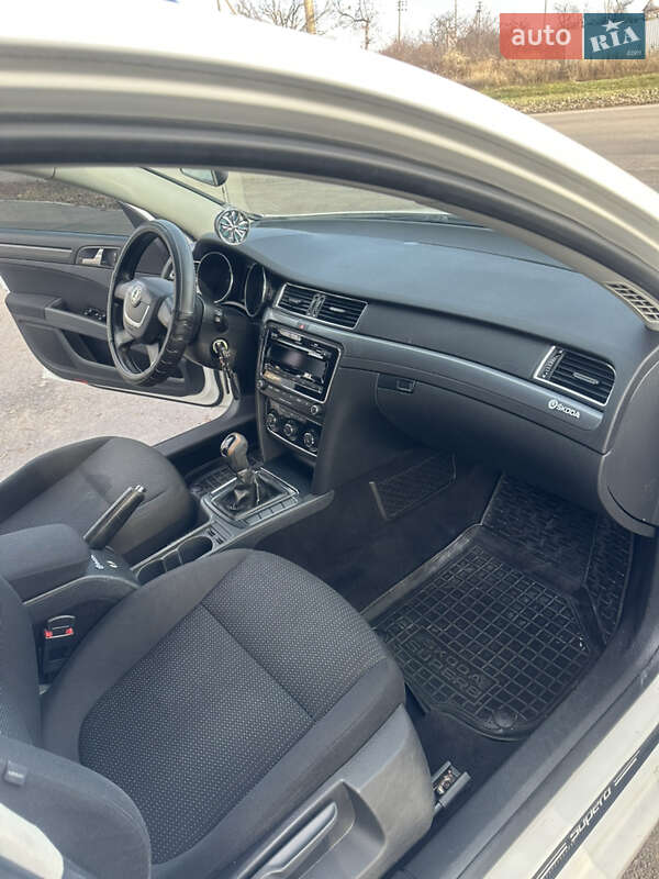 Універсал Skoda Superb 2011 в Харкові