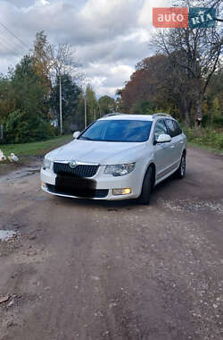 Универсал Skoda Superb 2012 в Звягеле