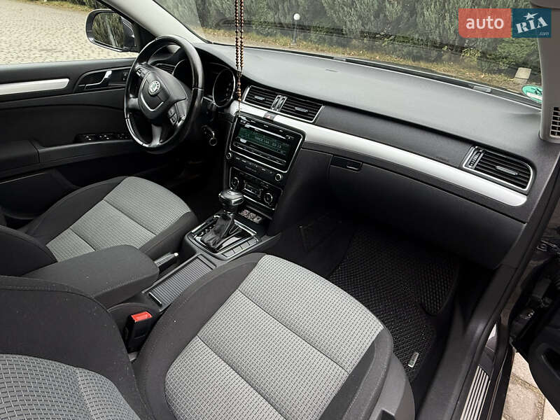 Универсал Skoda Superb 2010 в Самборе