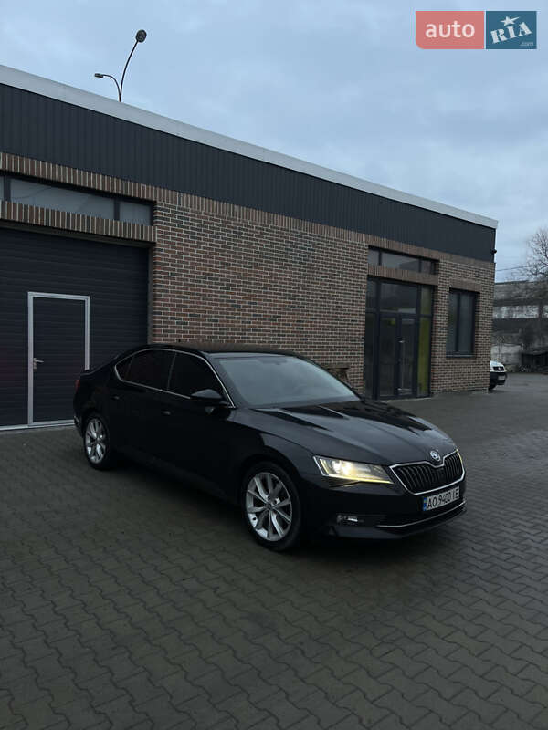 Лифтбек Skoda Superb 2015 в Ужгороде
