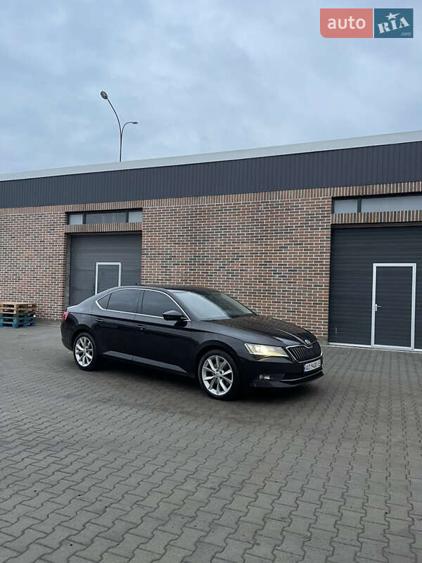 Лифтбек Skoda Superb 2015 в Ужгороде