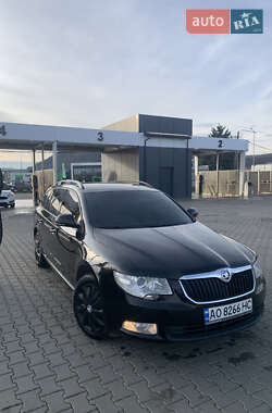 Універсал Skoda Superb 2010 в Ужгороді