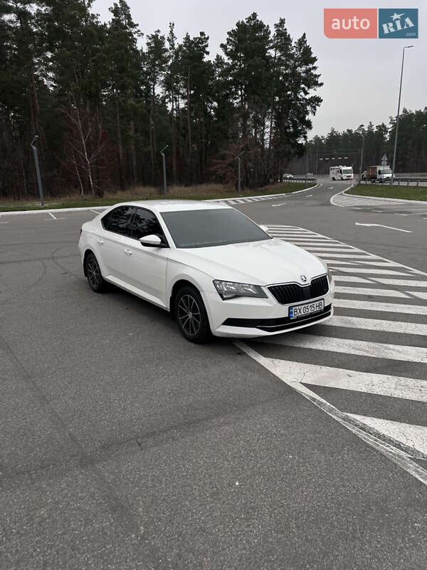 Ліфтбек Skoda Superb 2015 в Києві фото 10 Ліфтбек Skoda Superb 2015 в Києві