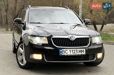Універсал Skoda Superb 2012 в Новояворівську