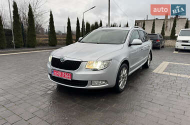 Універсал Skoda Superb 2011 в Почаєві