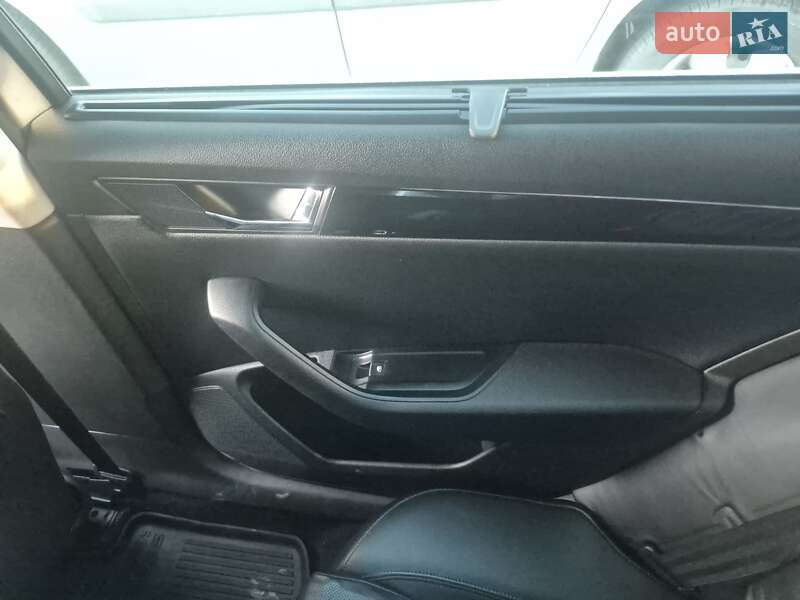 Лифтбек Skoda Superb 2016 в Калуше