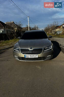 Универсал Skoda Superb 2015 в Ужгороде
