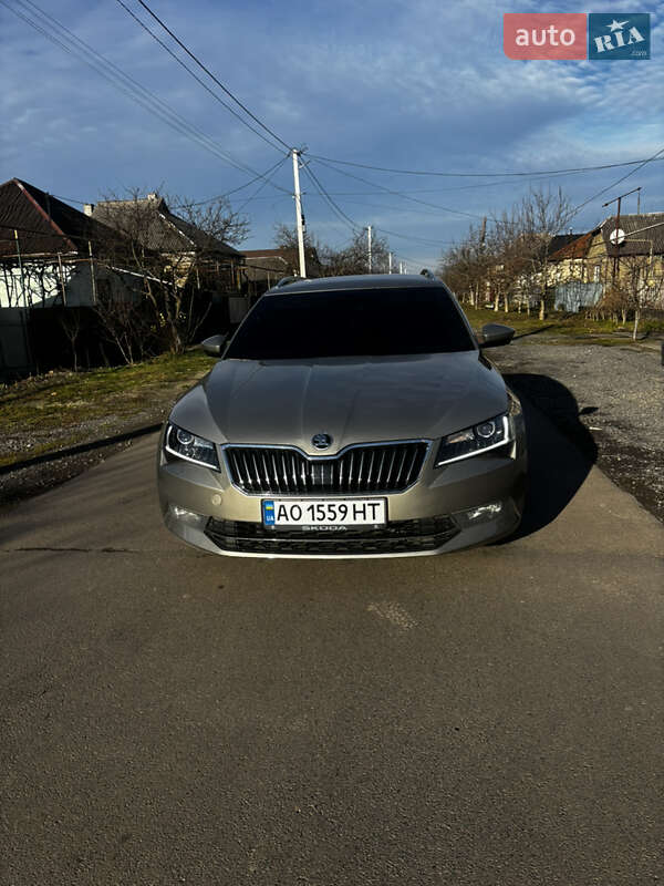 Универсал Skoda Superb 2015 в Ужгороде