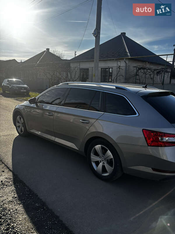 Универсал Skoda Superb 2015 в Ужгороде