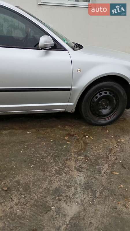 Ліфтбек Skoda Superb 2002 в Славуті