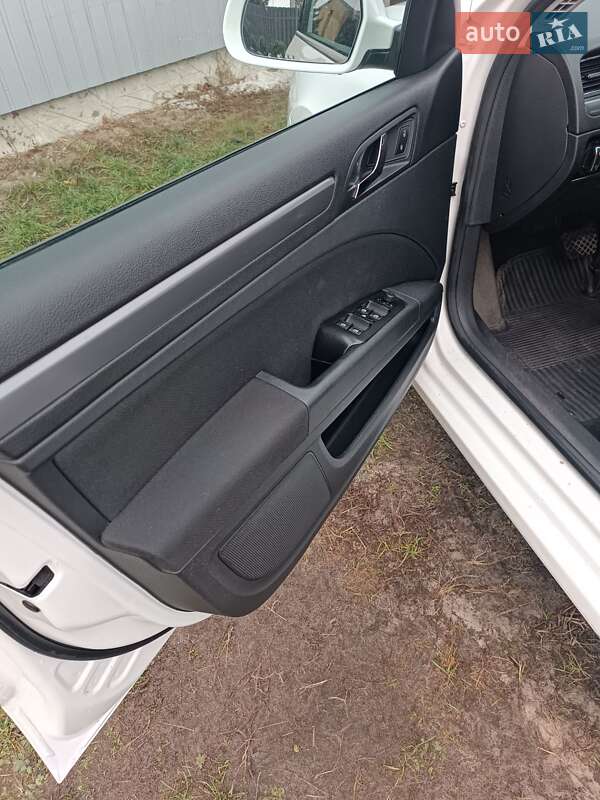 Универсал Skoda Superb 2011 в Сарнах