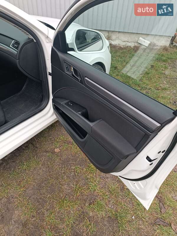 Универсал Skoda Superb 2011 в Сарнах