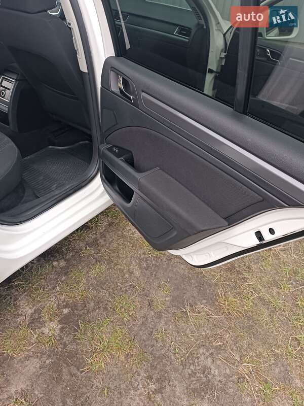 Универсал Skoda Superb 2011 в Сарнах