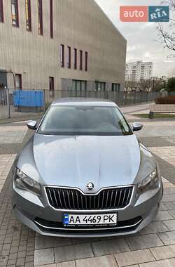Лифтбек Skoda Superb 2017 в Киеве