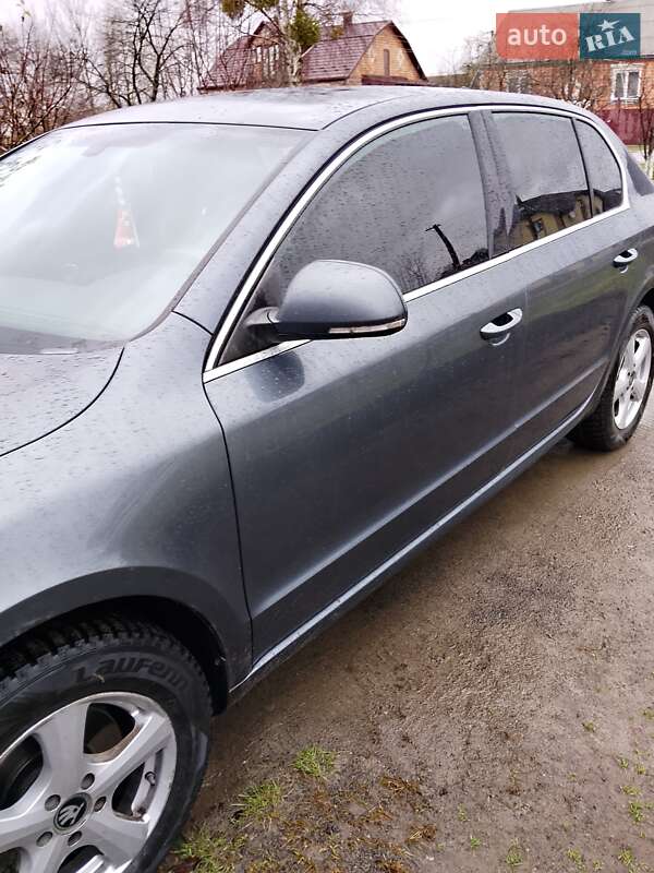 Лифтбек Skoda Superb 2009 в Дубровице