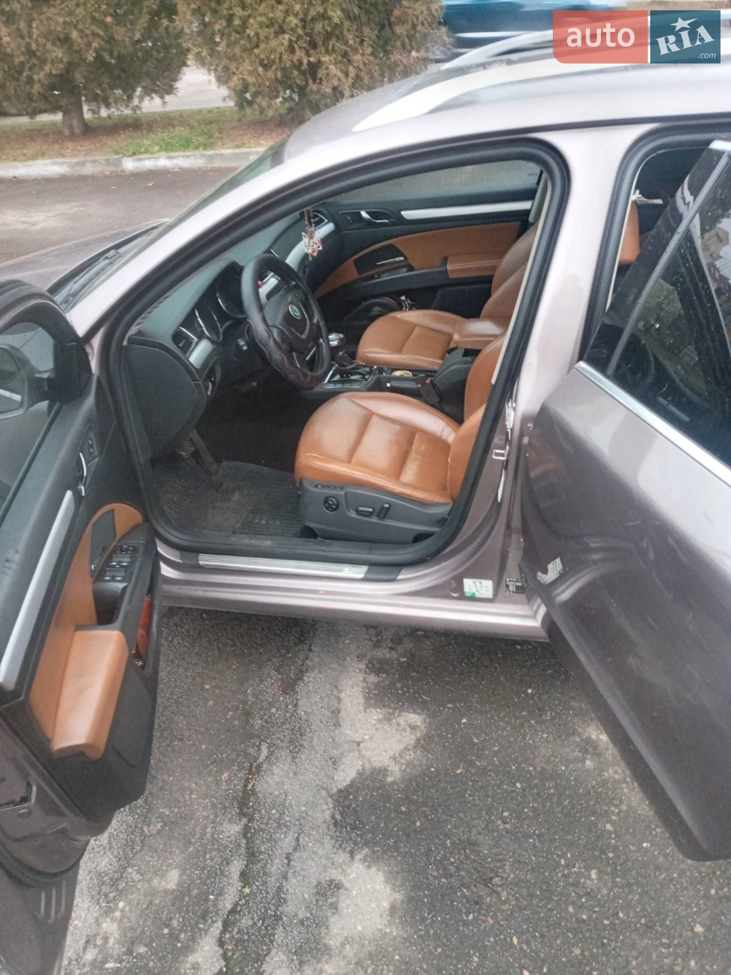 2010 Skoda Superb - мініатюра 2