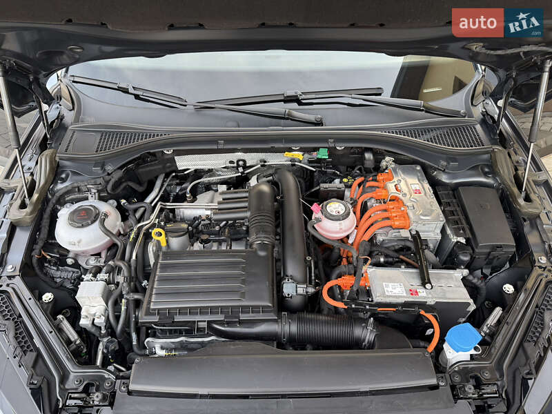 Універсал Skoda Superb 2020 в Дрогобичі