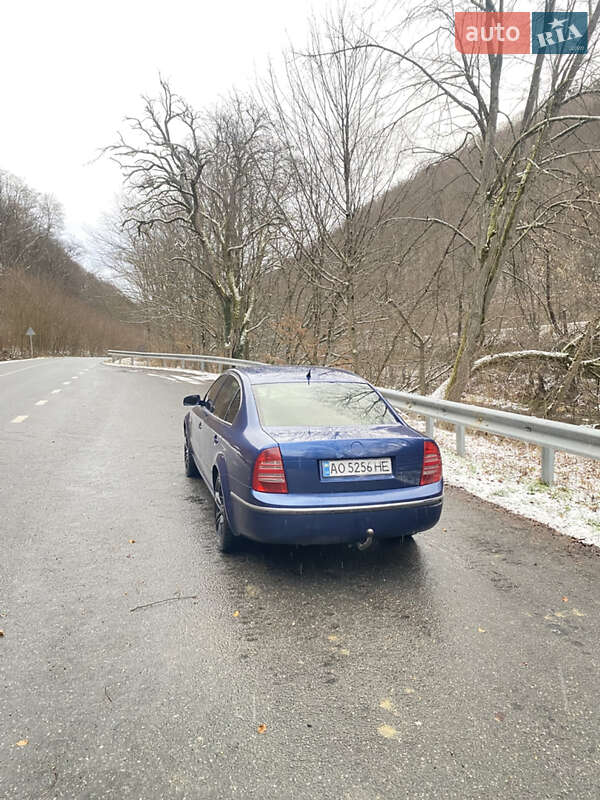 Ліфтбек Skoda Superb 2004 в Ужгороді