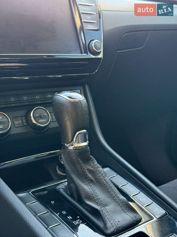 Универсал Skoda Superb 2017 в Звягеле