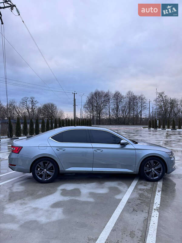 Лифтбек Skoda Superb 2019 в Звягеле