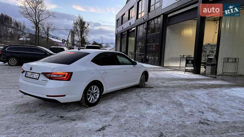 Лифтбек Skoda Superb 2016 в Межгорье